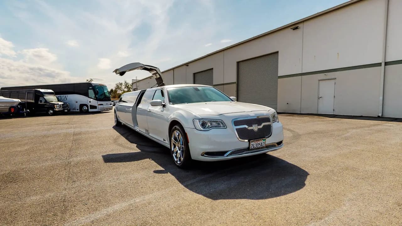 White Chrysler 300 Stretch Limousine, photo 2 for wedding car rental in Colusa County, CA White Chrysler 300 Stretch Limousine, photo 2 for wedding car rental in Colusa County, CA