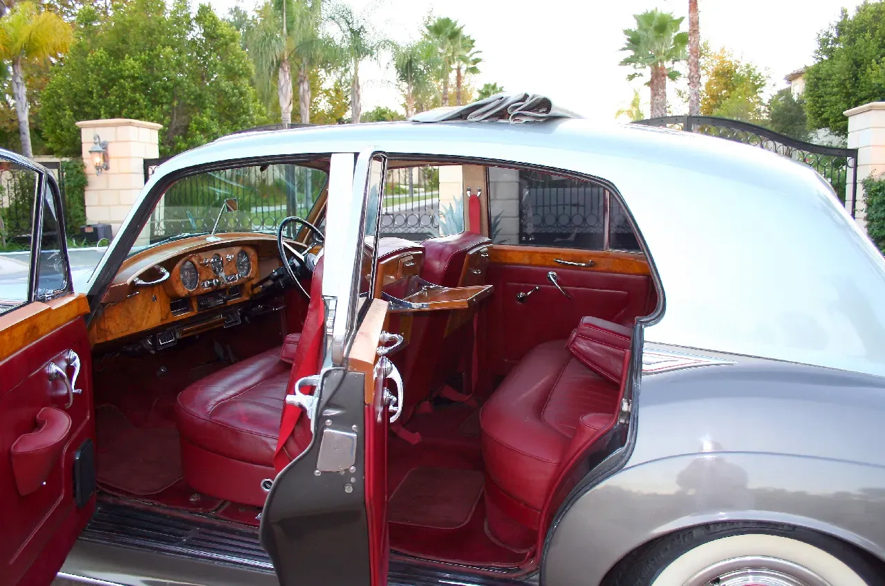 1958 Silver Rolls-Royce Silver Cloud I interior, photo 8 for wedding car rental in Tehachapi, CA