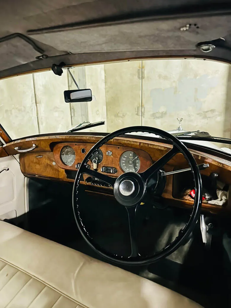 1959 Rolls-Royce Silver Cloud interior, photo 9 for wedding car rental in North Attleboro, MA 1959 Rolls-Royce Silver Cloud interior, photo 9 for wedding car rental in North Attleboro, MA