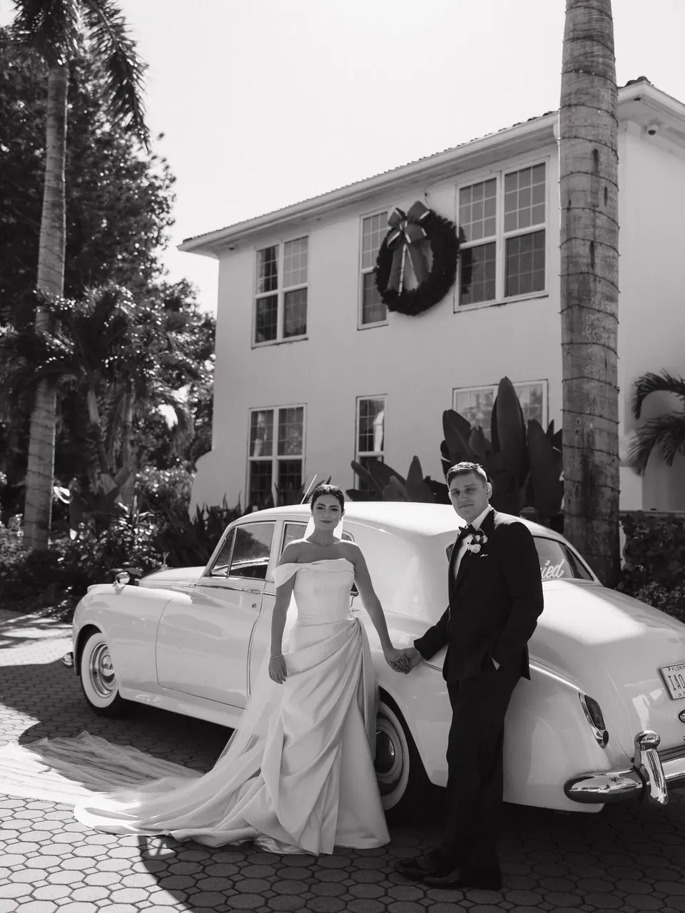 White 1960 Rolls-Royce Silver Cloud exterior, photo 7 for wedding car rental in Glades County, FL White 1960 Rolls-Royce Silver Cloud exterior, photo 7 for wedding car rental in Glades County, FL