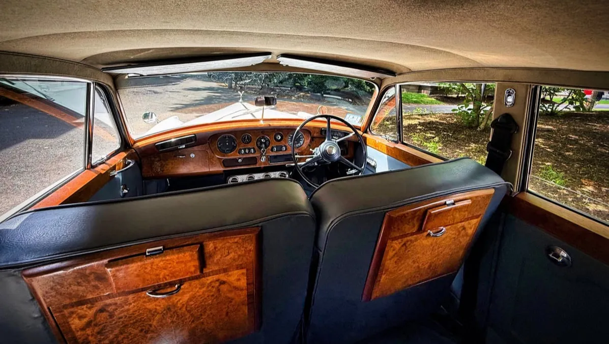 1961 Rolls-Royce Silver Cloud interior for wedding car rental