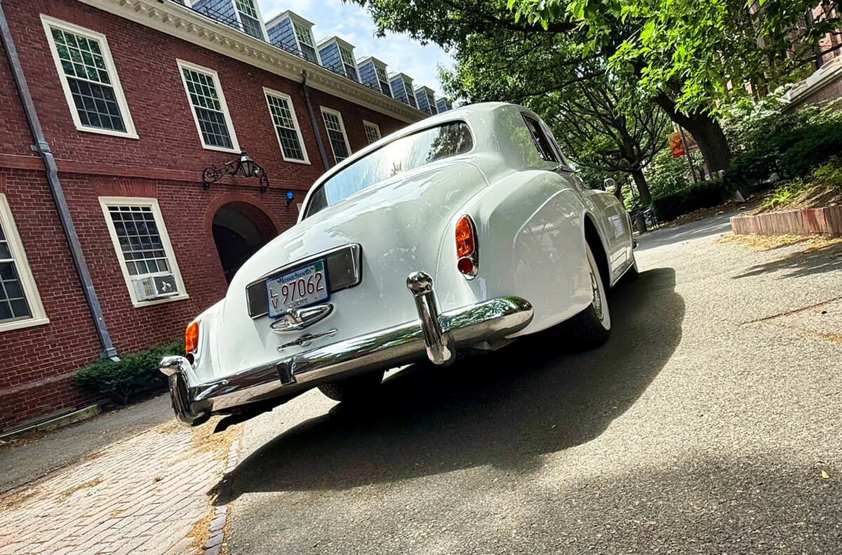 1961 Rolls-Royce Silver Cloud exterior, photo 5 for wedding car rental