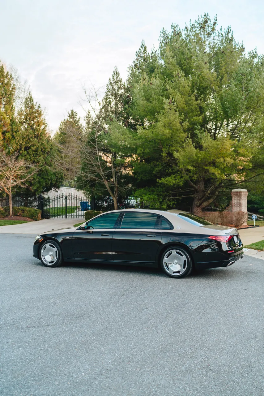 Black 2023 Gold Mercedes-Maybach S680 Manufaktur Edition, photo 12 for wedding car rental in Rockville, MD