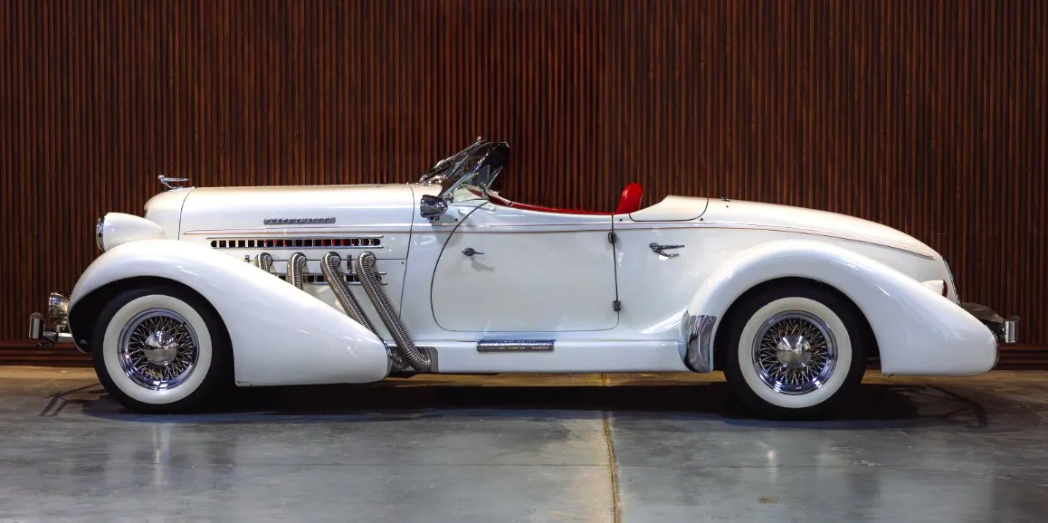 White Auburn Speedster 1936 (Vintage) exterior with convertible roof for wedding car rental