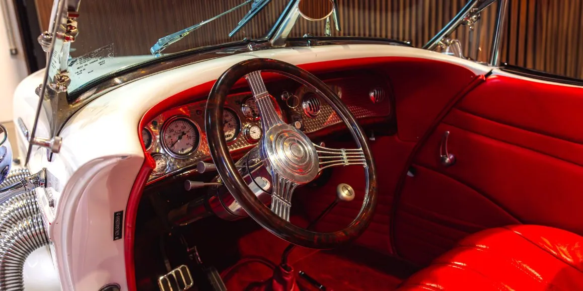 Auburn Speedster 1936 (Vintage) interior for wedding car rental