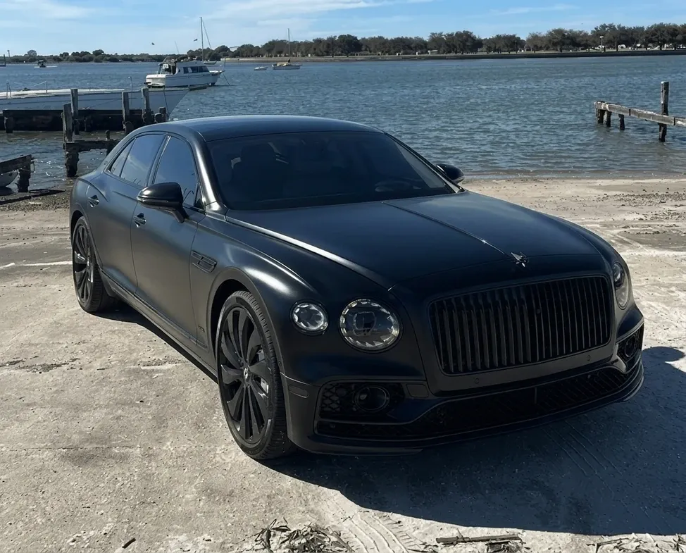 Black Bentley Mulsanne; view 4