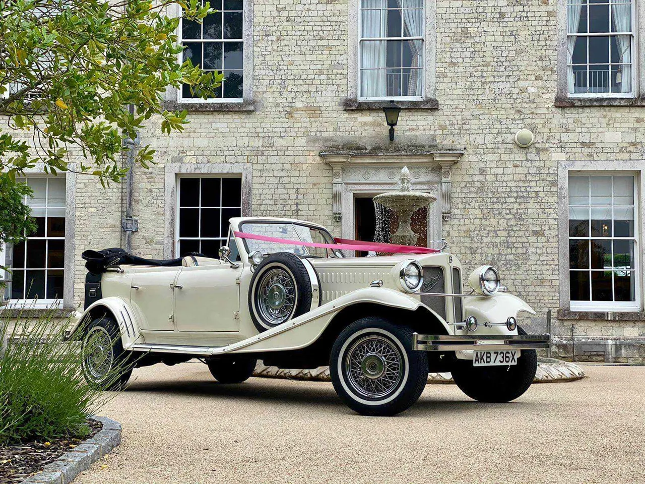 Beuford 1920 White Beuford 1920 with convertible roof for wedding car rental