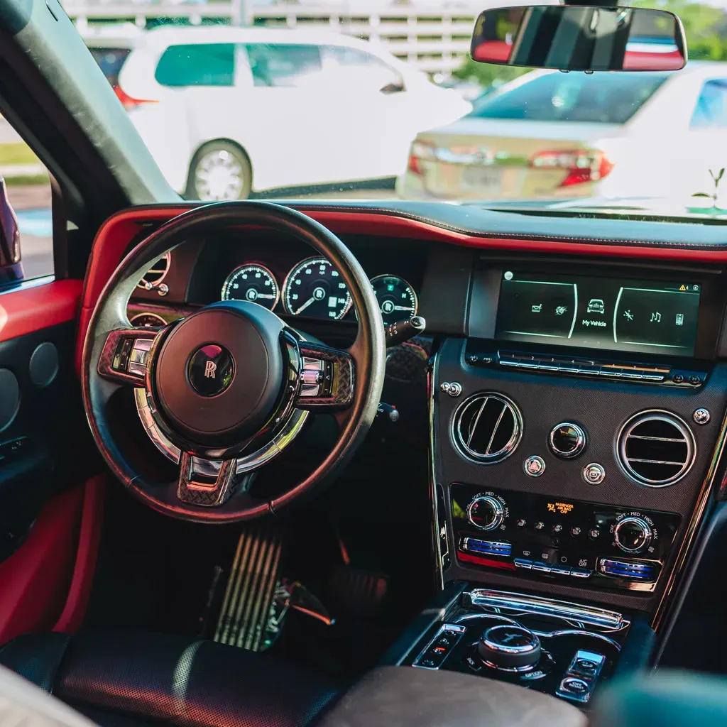 Black Badge Rolls-Royce Cullinan Diamond Xirralic, photo 11 for wedding car rental in Rockville, MD Black Badge Rolls-Royce Cullinan Diamond Xirralic, photo 11 for wedding car rental in Rockville, MD