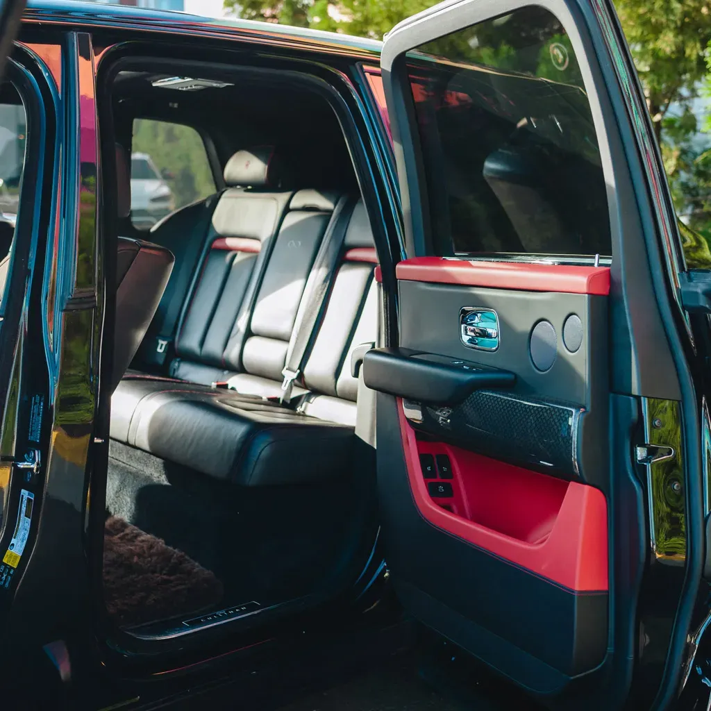 Black Badge Rolls-Royce Cullinan Diamond Xirralic, photo 12 for wedding car rental in Rockville, MD Black Badge Rolls-Royce Cullinan Diamond Xirralic, photo 12 for wedding car rental in Rockville, MD