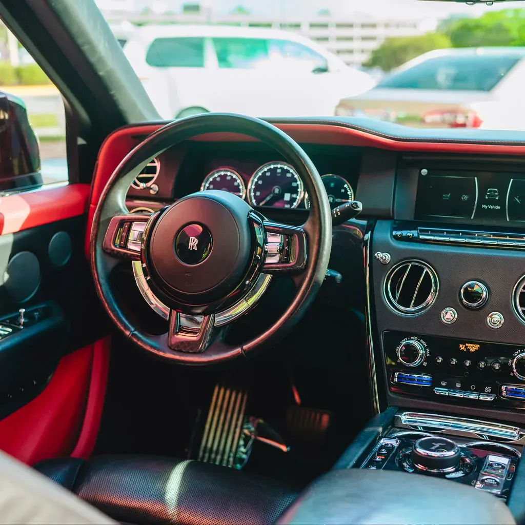 Black Badge Rolls-Royce Cullinan Diamond Xirralic, photo 4 for wedding car rental in Rockville, MD Black Badge Rolls-Royce Cullinan Diamond Xirralic, photo 4 for wedding car rental in Rockville, MD