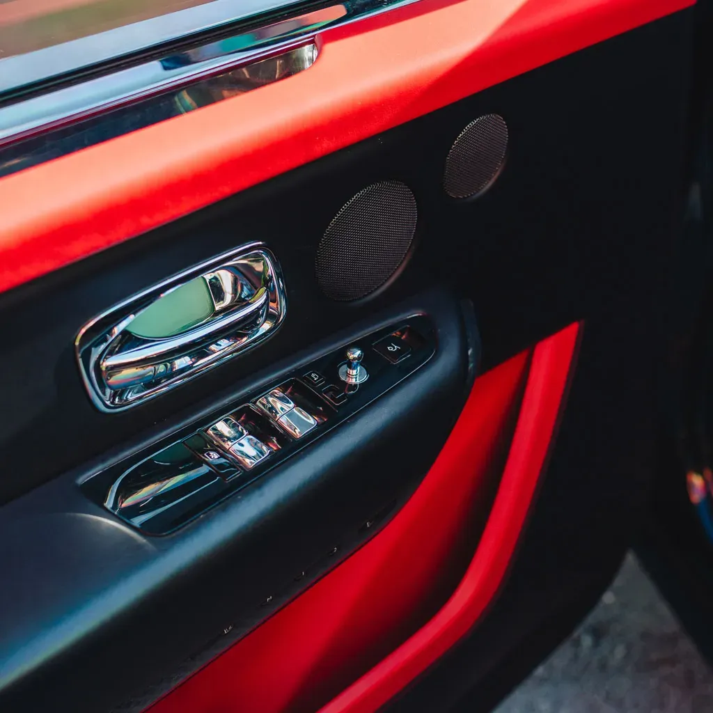Black Badge Rolls-Royce Cullinan Diamond Xirralic, photo 7 for wedding car rental in Rockville, MD Black Badge Rolls-Royce Cullinan Diamond Xirralic, photo 7 for wedding car rental in Rockville, MD