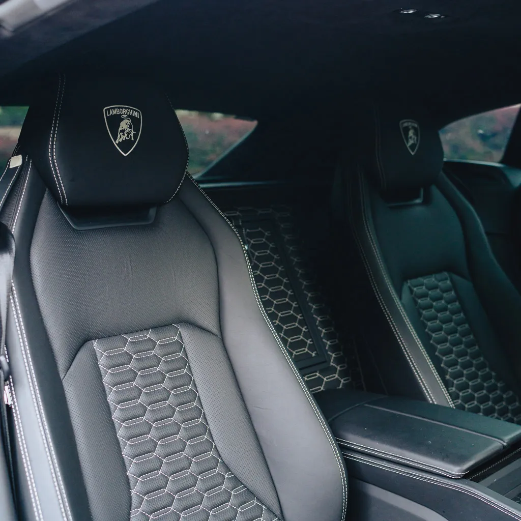 Blue Blu Eleos Lamborghini Urus, photo 5 for wedding car rental in Rockville, MD