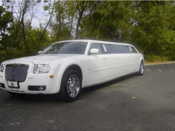 Body: white C300 Limousine; tinted windows
