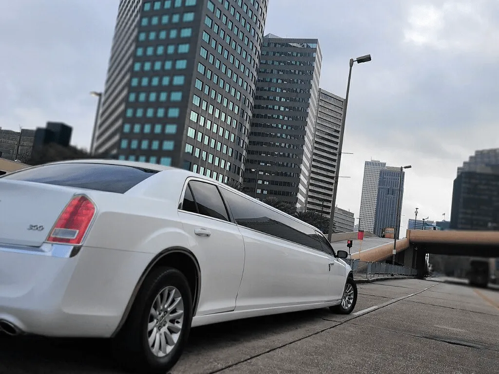 White C300 Limousine for limo rental in Cedarbluff, MS