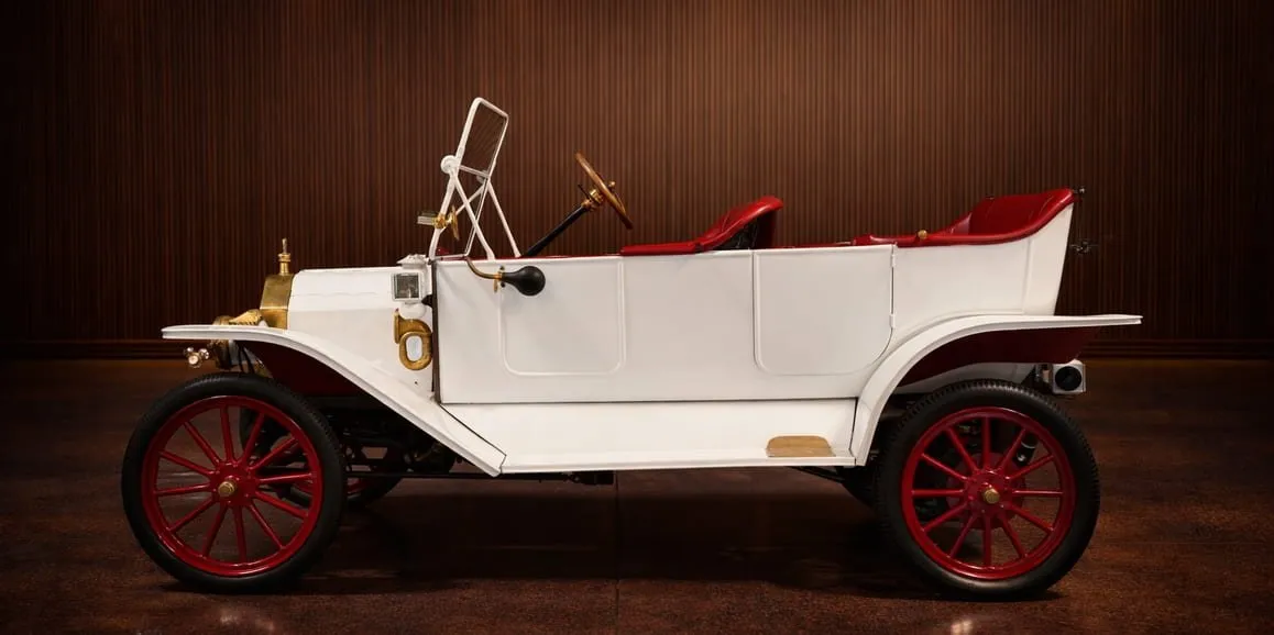 White Ford Model T Speedster 1912 Vintage exterior for wedding car rental in Toms River, NJ