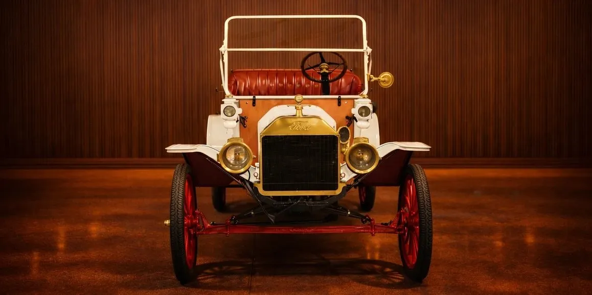 White Ford Model T Speedster 1912 Vintage for wedding car rental in Toms River, NJ