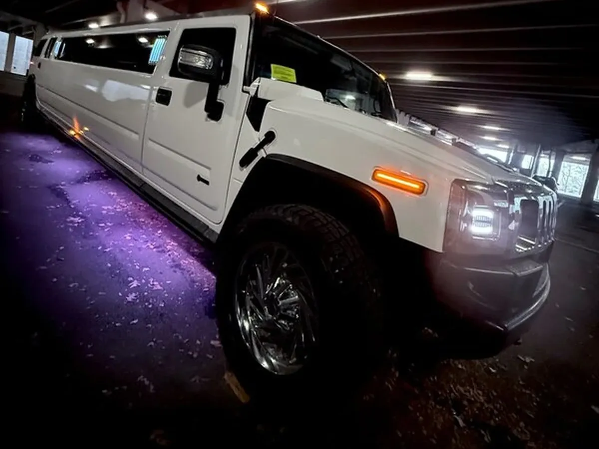 White H2 Hummer White H2 Hummer on offer