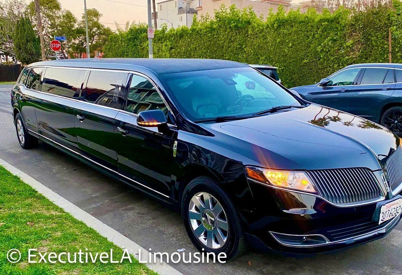 Blue 10 Passenger Limousine for limo rental in Bodfish, CA