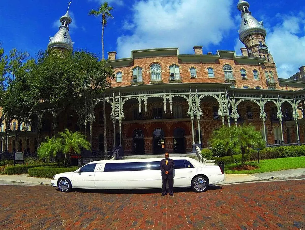 White Lincoln Limo for limo rental in Florida White Lincoln Limo for limo rental in Florida
