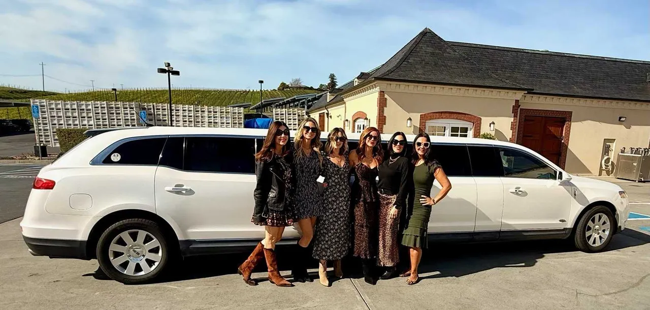 White Lincoln MKT Limo exterior, photo 5 for limo rental in Davis, CA