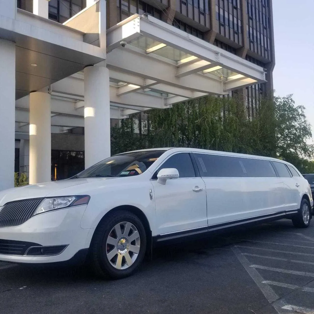 White Lincoln MKT Limo for limo rental in Tyner, NC