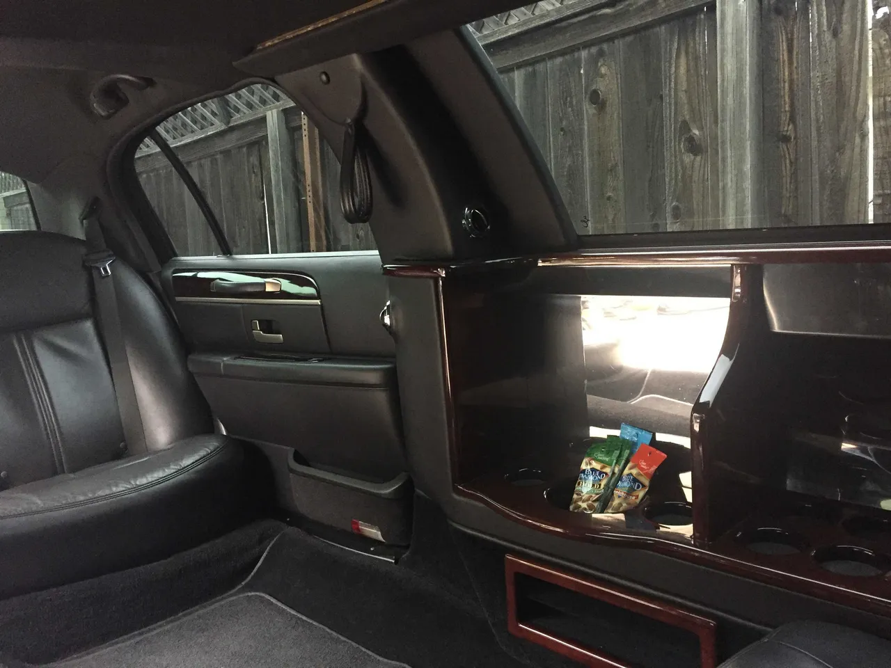 Lincoln stretch limousine interior, photo 4 for limo rental in Clearlake Oaks, CA