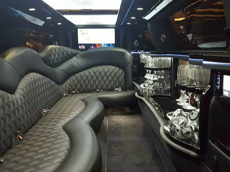 White Lincoln Town Car 10 Passenger Limousine, photo 2 for limo rental in Plainville, MA