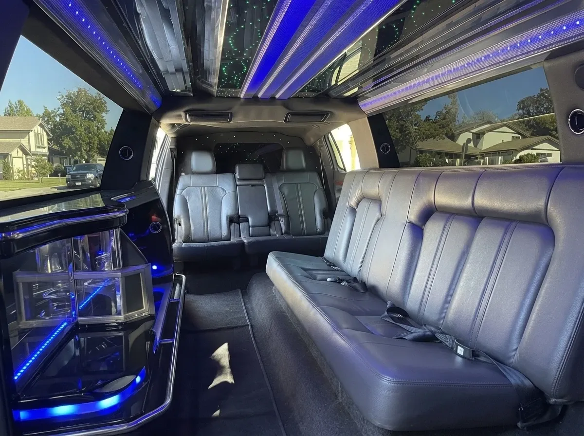 Black Lincoln Town Car Limousine Black Lincoln Town Car Limousine on offer
