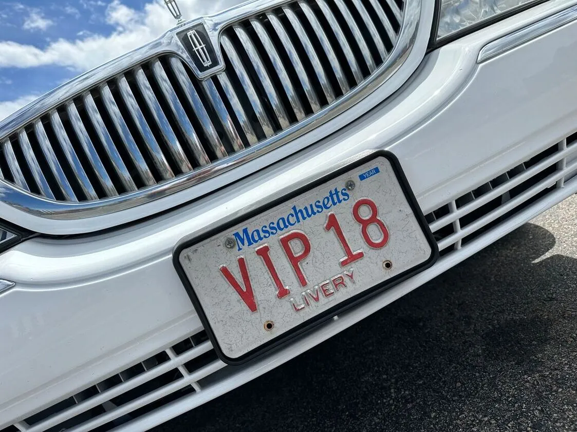 White Lincoln Town CAR Limousine #4, photo 2 for limo rental