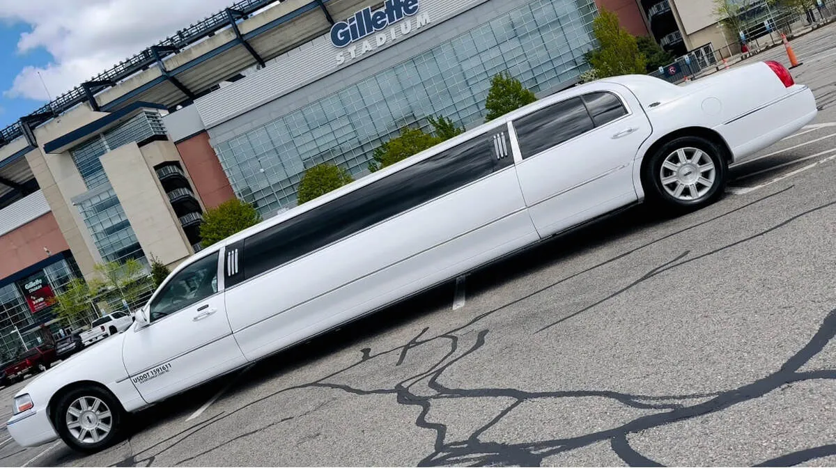 White Lincoln Town CAR Limousine #4 for limo rental