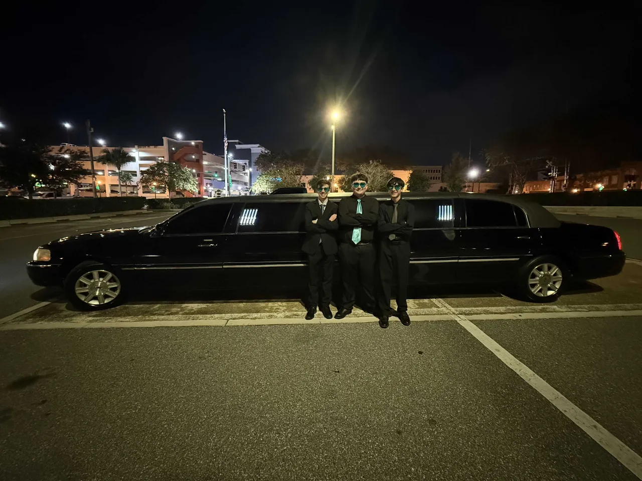 Black Lincoln Town car Stretch Limousine for limo rental