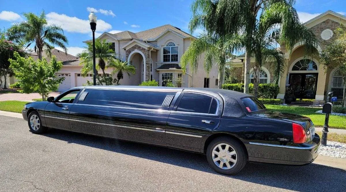 Lincoln Towncar Limo Black Lincoln Towncar Limo with tinted windows for limo rental