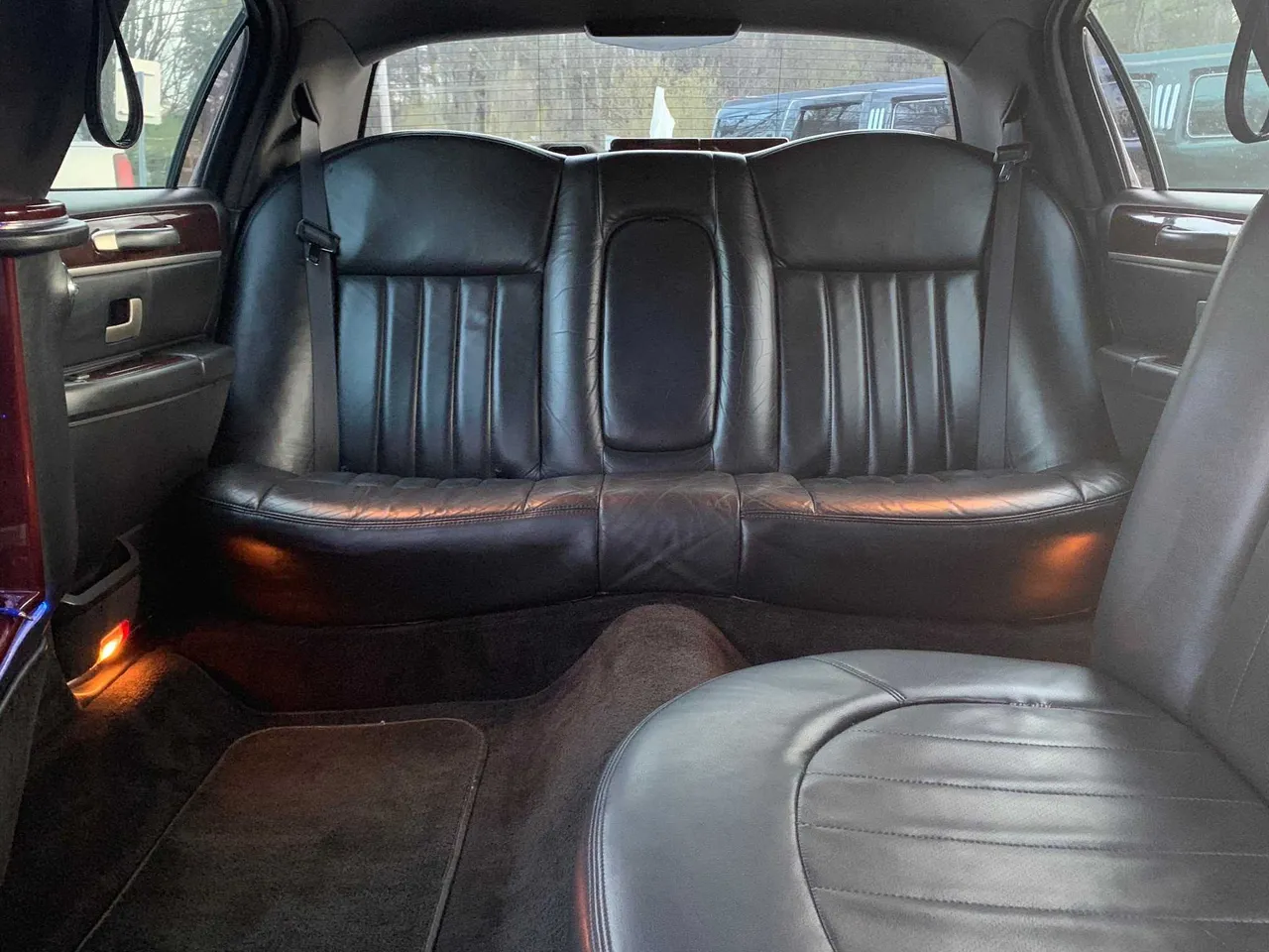 Lincoln Towncar Limousine - Marilyn Monroe interior for limo rental