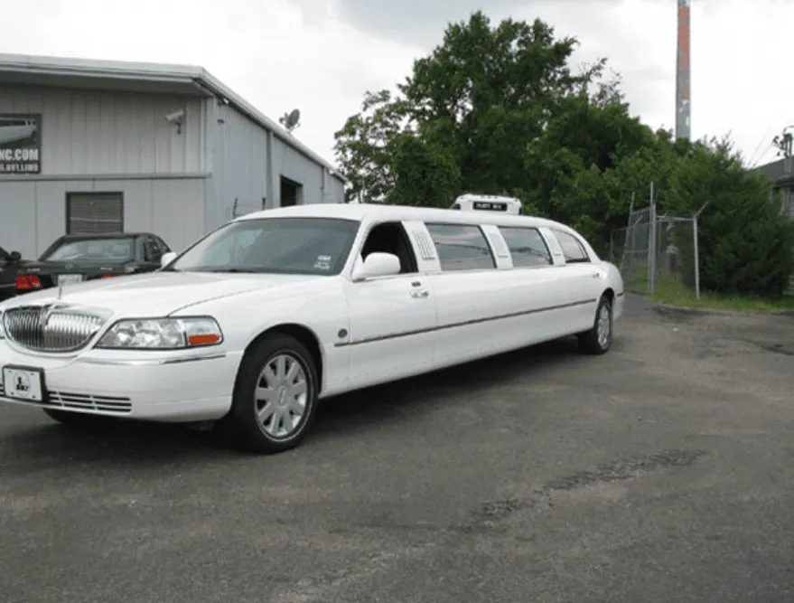 White Lincoln Town Car Limousine for limo rental in Memphis, TN