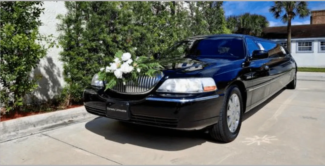 Black Lincoln Towncar Stretch Limousine for prom car rental in Florida Black Lincoln Towncar Stretch Limousine for prom car rental in Florida