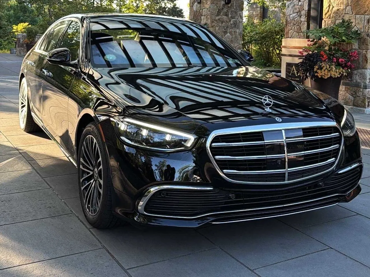 Black Mercedes-Benz S-Class; view 2