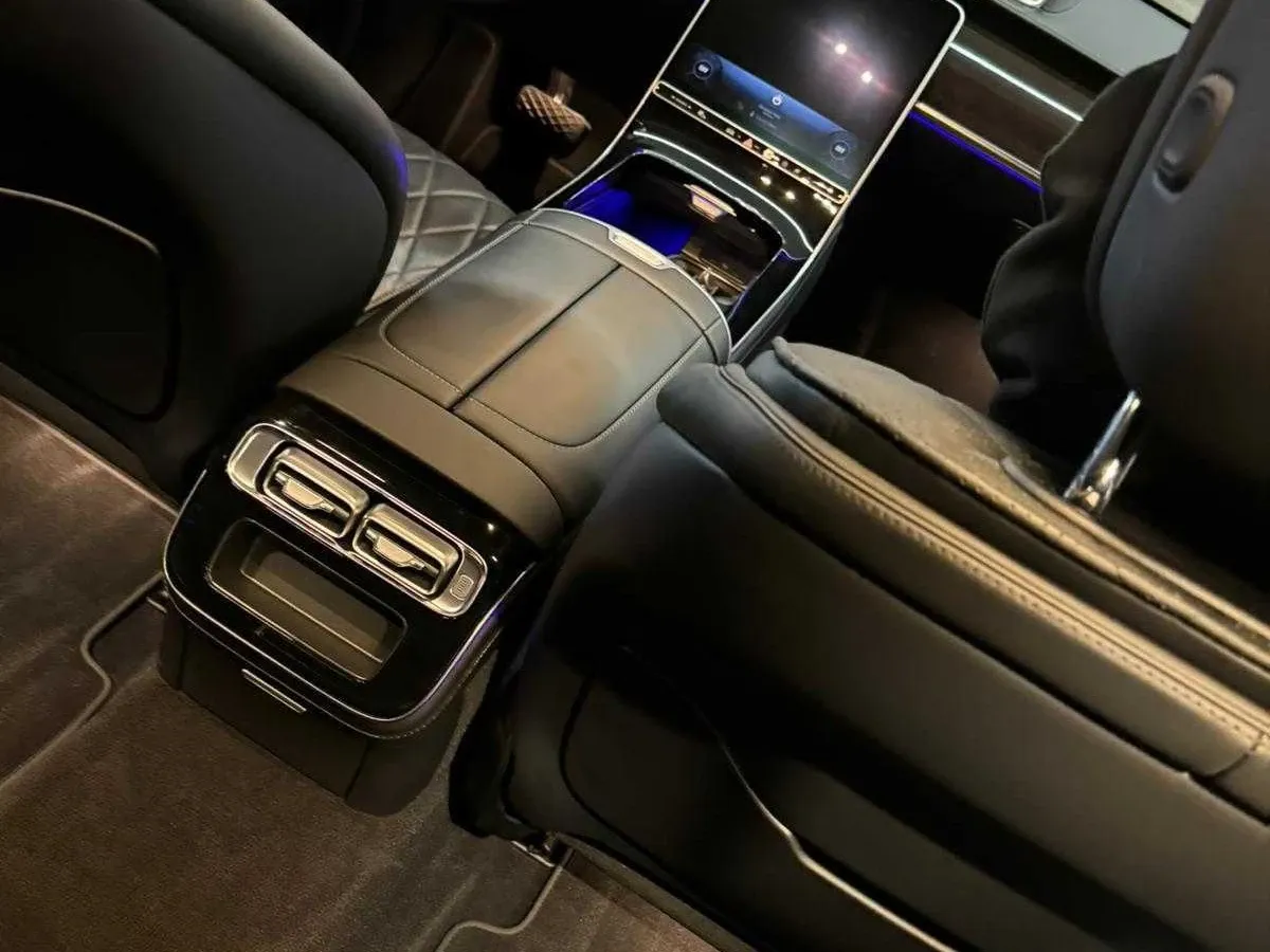 Black Mercedes-Benz S-Class; view 2
