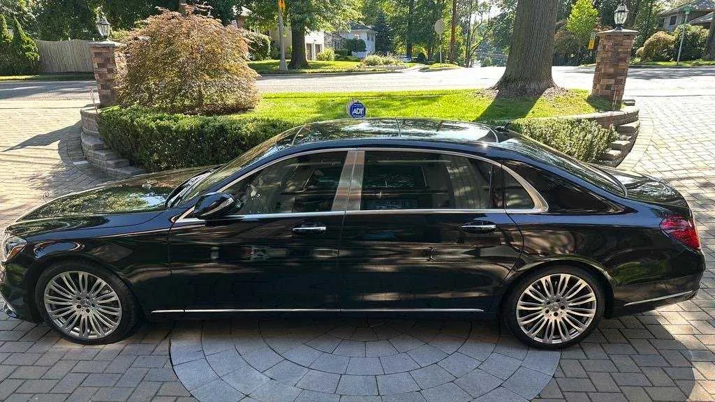 Mercedes Maybach Black Mercedes Maybach for wedding car rental
