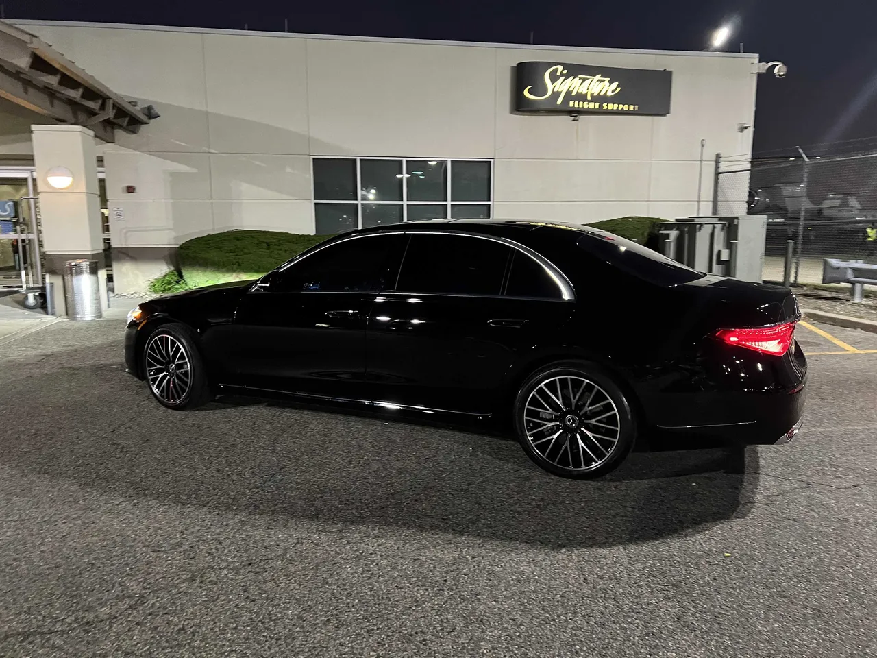 Mercedes-Benz S-Class Black Mercedes-Benz S-Class for wedding car rental