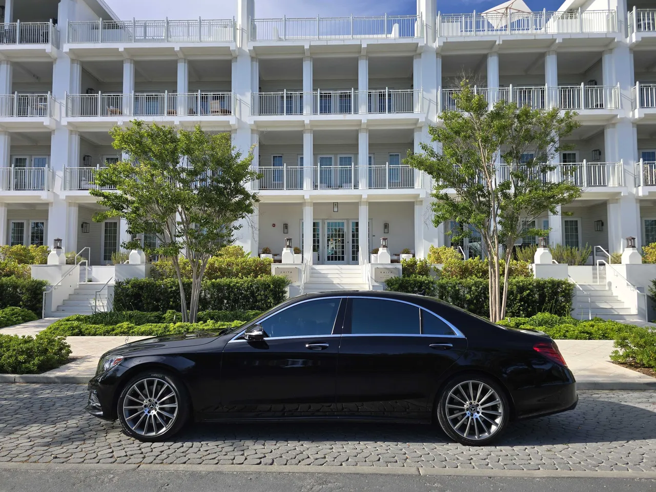 Mercedes S550 'Duchess' Black Mercedes S550 'Duchess' for wedding car rental