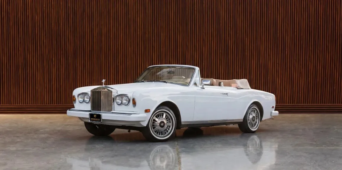 Rolls-Royce Corniche 1975 White Rolls-Royce Corniche 1975 with convertible roof for wedding car rental