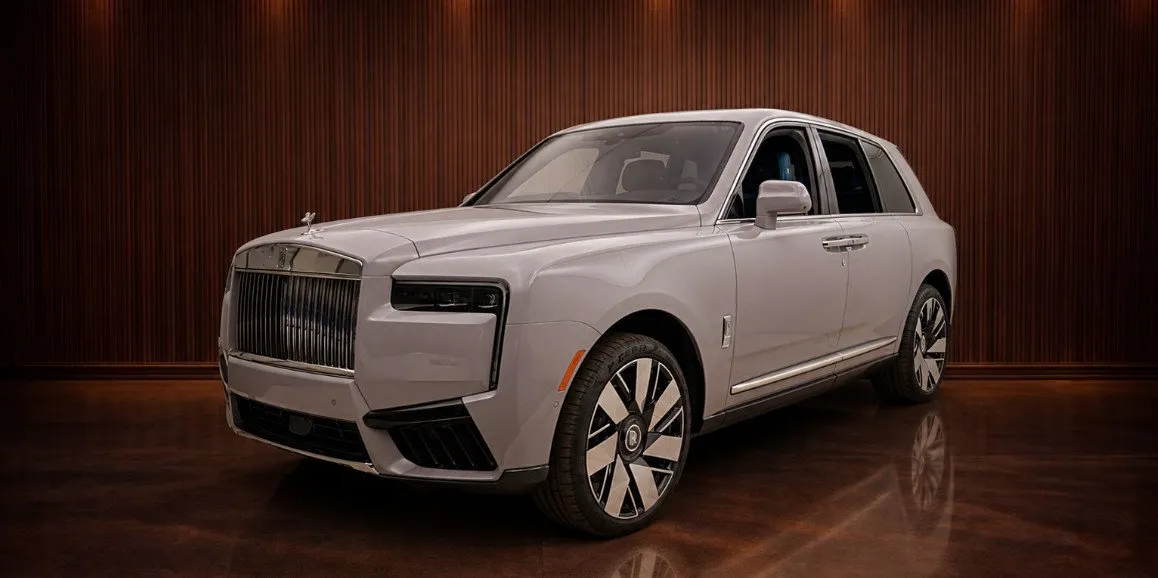 Silver Rolls-Royce Cullinan exterior for wedding car rental in Nassau County, NY Silver Rolls-Royce Cullinan exterior for wedding car rental in Nassau County, NY