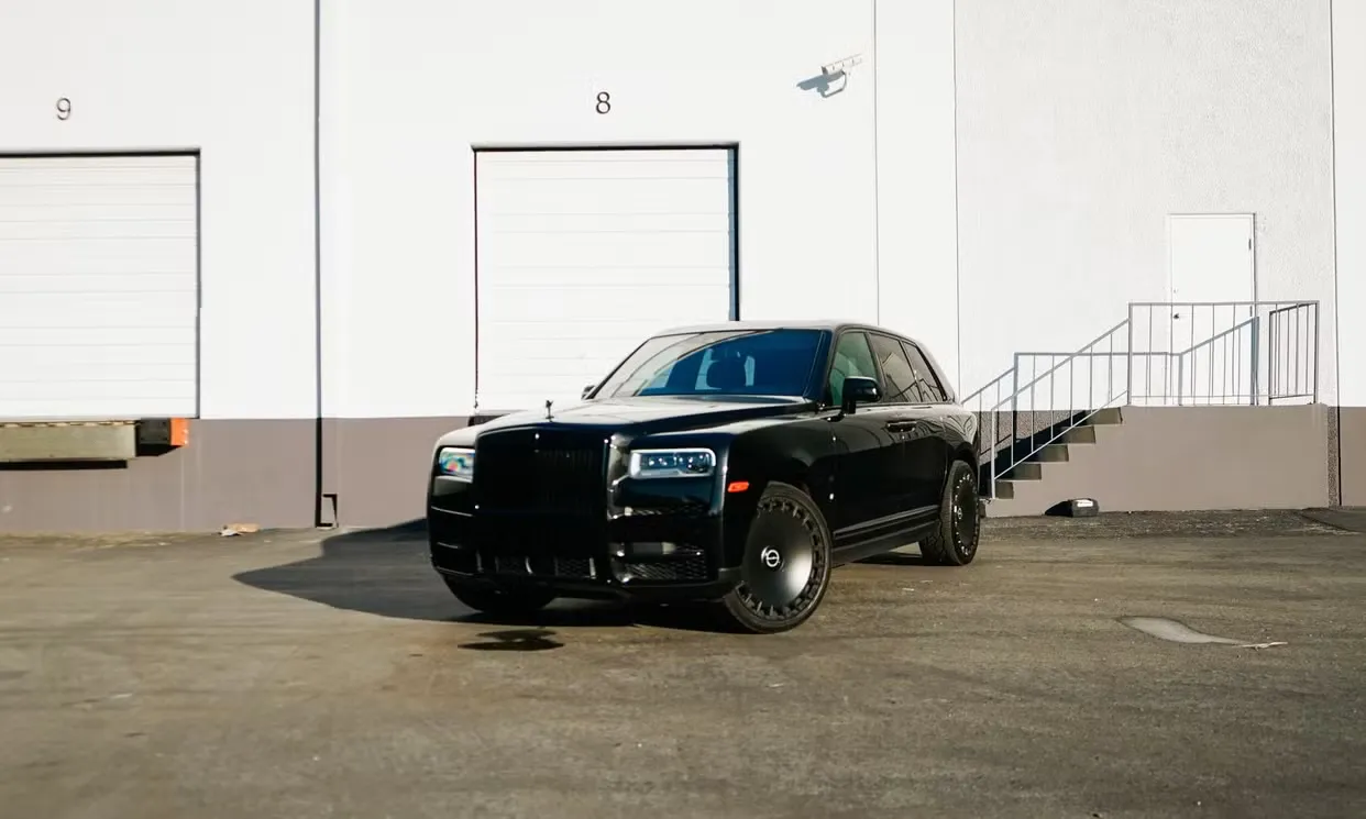 Rolls-Royce Cullinan, photo 2 for wedding car rental in Los Angeles, CA