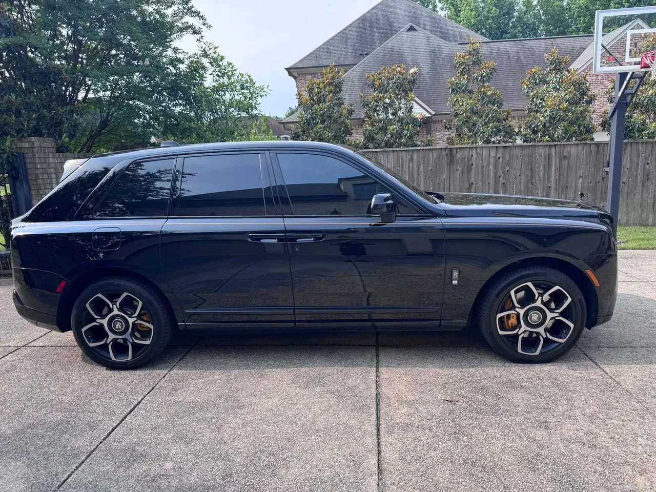 Black Rolls-Royce Cullinan exterior for wedding car rental in Memphis, TN Black Rolls-Royce Cullinan exterior for wedding car rental in Memphis, TN