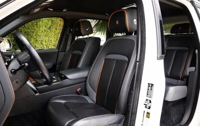 White Rolls-Royce Cullinan; view 3