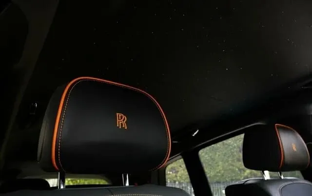 White Rolls-Royce Cullinan; view 6
