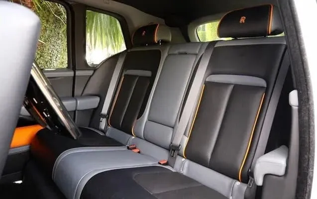 White Rolls-Royce Cullinan; view 7