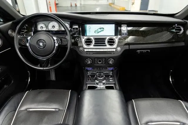 Silver Rolls-Royce Dawn; view 2