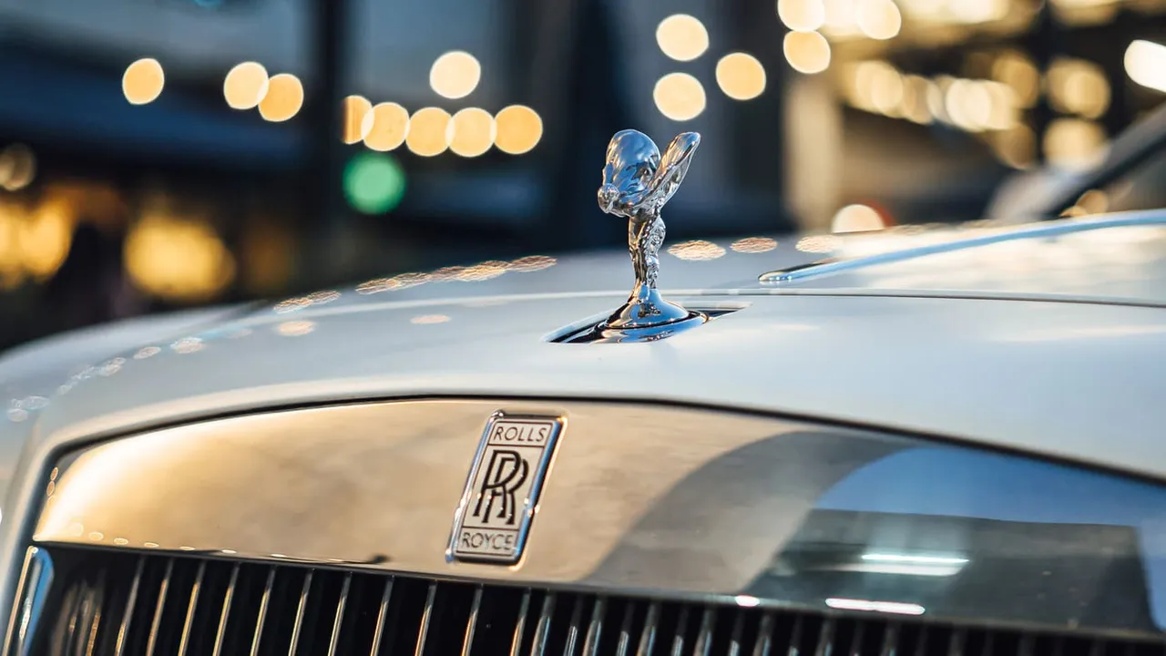 White Rolls-Royce Ghost; view 2
