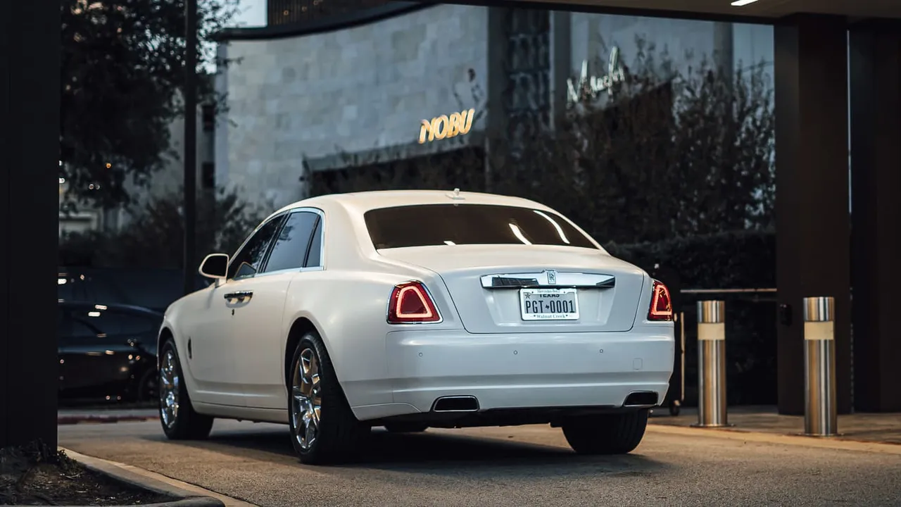 White Rolls-Royce Ghost; view 6
